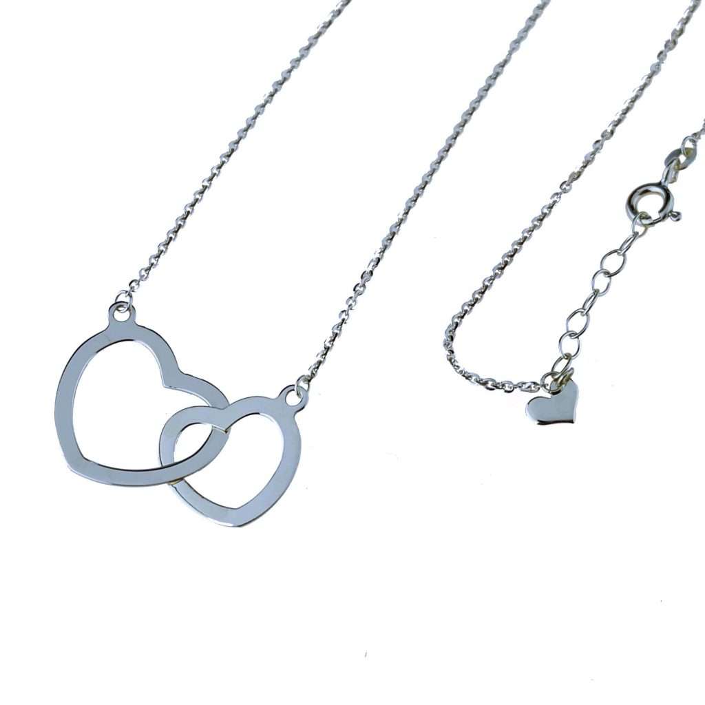 Cadena con corazones entrelazados y corazón de placa.