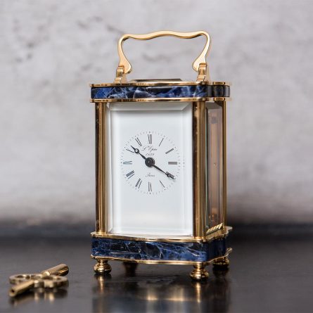 L'Epee Doucine Reloj miniatura de latón sodalita