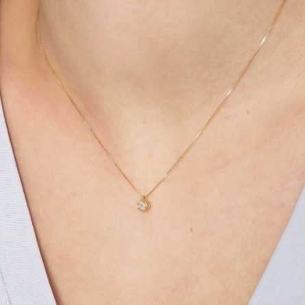 6-prong diamond solitaire necklace in 18kt gold with diamonds from 0.05 to 0.20ct