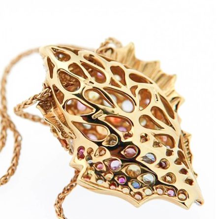 Girocollo conchiglia d'oro, zaffiri multicolor e diamanti