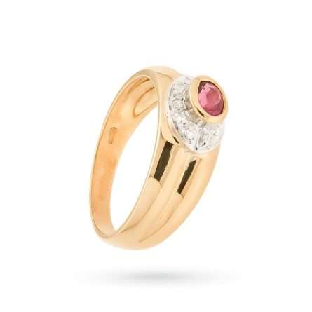 18kt yellow gold ring with oval ruby and diamond outline