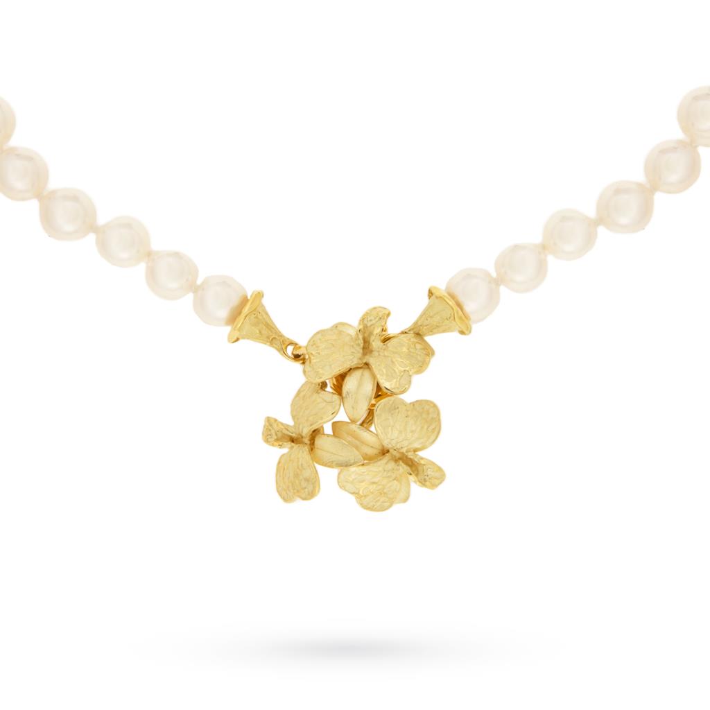 Akoya pearl necklace 48cm with gold floral clasp