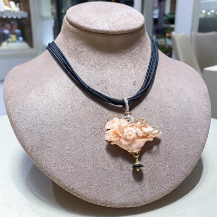 Coral pendant necklace flowers basket gold onyx diamonds 44cm