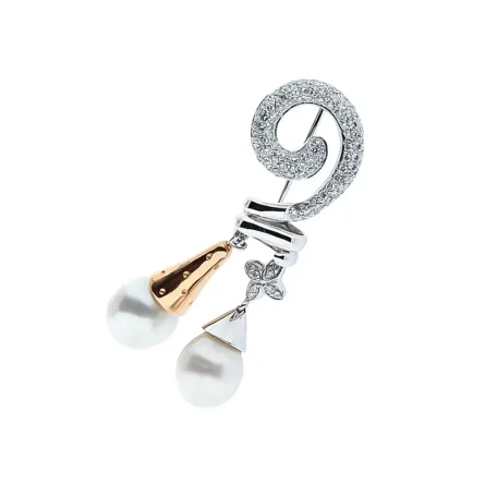 Gold brooch with diamonds and pearls