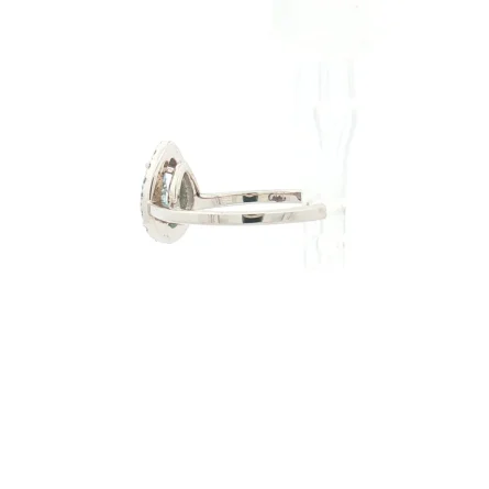 Anello in oro bianco con acquamarina a goccia da 0,69 ct e contorno di diamanti da 0,14 ct. Design elegante e luminoso in 2,98 g, misura 12. Scopri la qualità orafa.