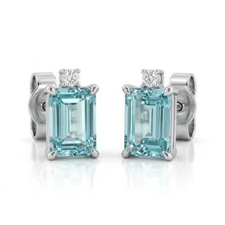 Orecchini a lobo in oro bianco con acquamarine ottagonali da 1,72 ct e diamanti in testa da 0,03 ct. Un design geometrico ed elegante da 2,60 g. Scopri l'eccellenza orafa.