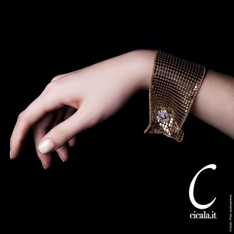 Gold chain jewelry: the precious fabric you wear on your skin
