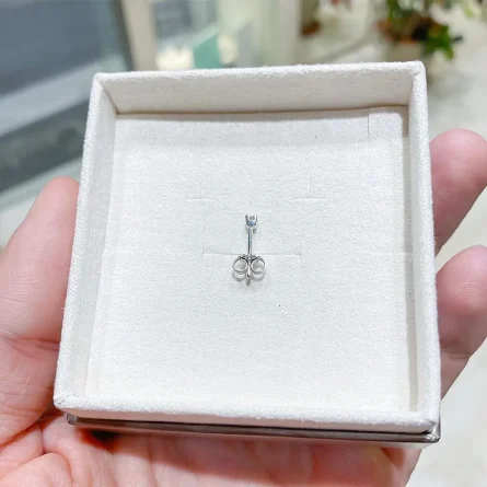 Orecchino singolo quadrato uomo oro bianco diamante ct 0,08-3