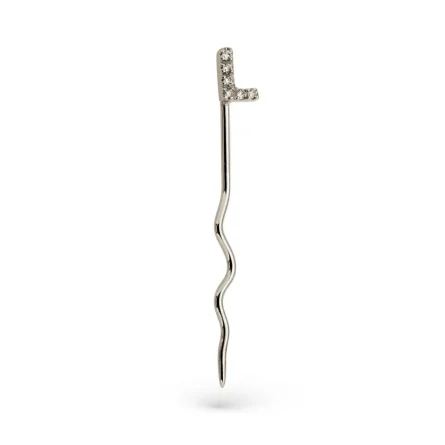 Brooch in white gold with L letter with diamonds