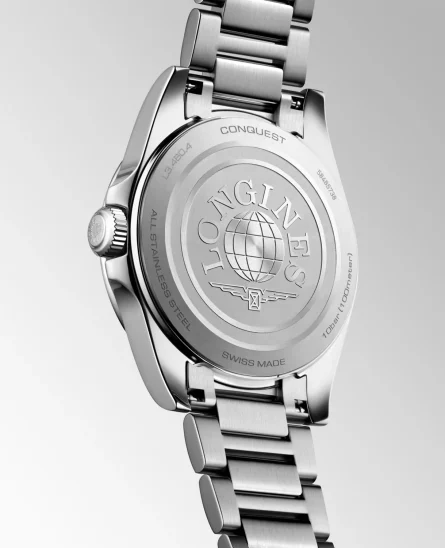 Orologio Longines Conquest L3.460.4.92.6 34 mm quadrante blu menta sabbiato — profilo della cassa e fondello