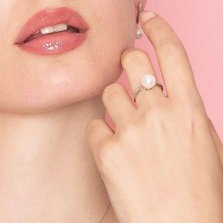 Anello con perla coltivata in oro bianco 18kt con diamanti 0,01ct Ø 8,5-9 mm — LeLune