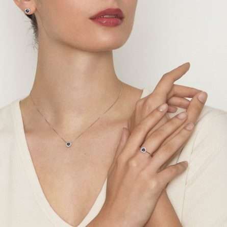 Anello in oro bianco 18kt con zaffiro blu 0,29ct e diamanti 0,09ct — LeLune