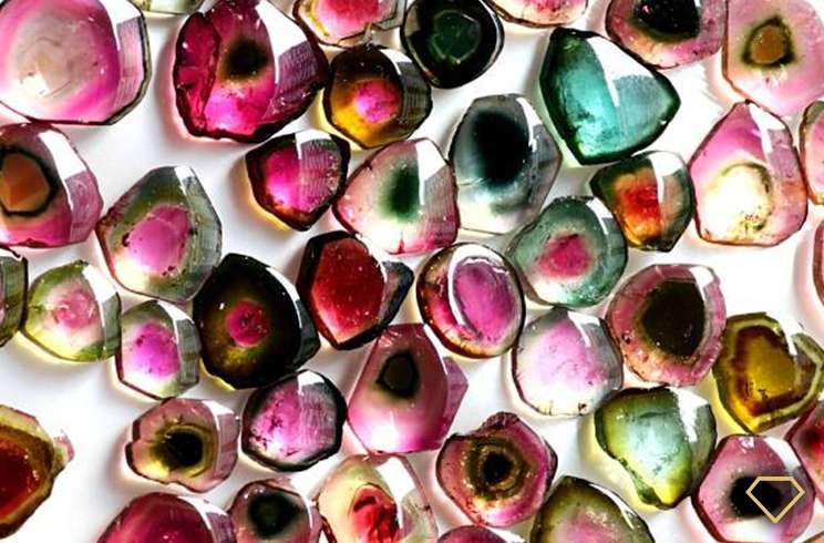 Cristalli di tormalina di colori diversi